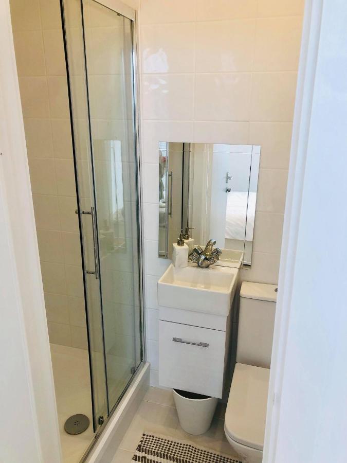 Quiet Cosy Rooms Хароу Екстериор снимка